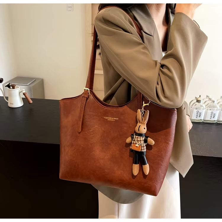 Nomade Luxe Tote – Tijdloze Stijl & Praktische Ruimte