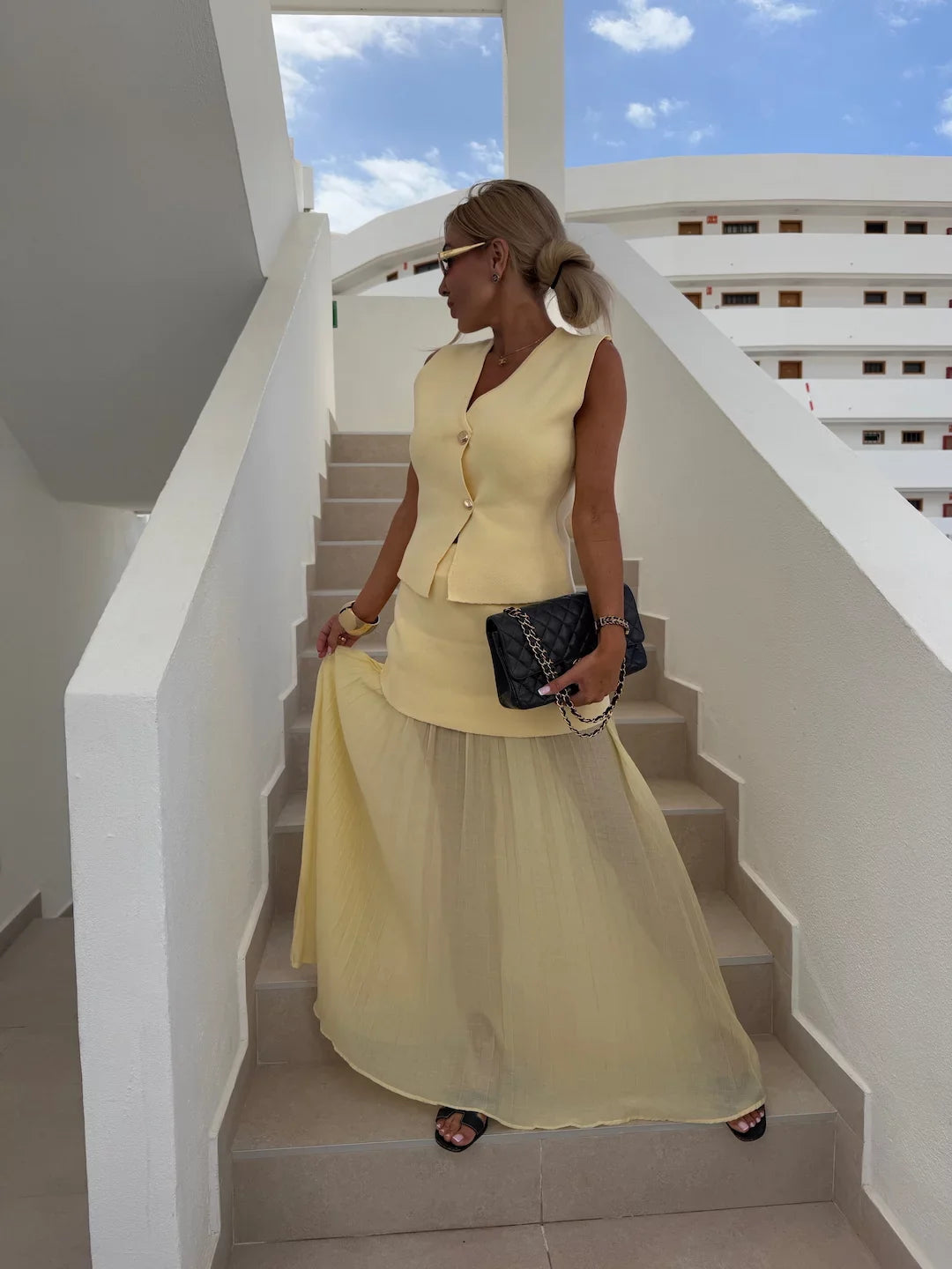 VogueVista - V-hals Vest & Plooirok Set