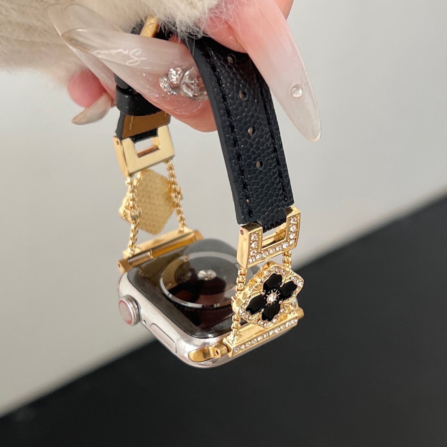 LioraBands™ – Luxe Leren Horlogeband met Kristallen Accenten