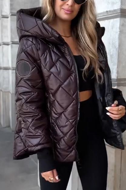 AuraLux: De katoenen jas die zachte warmte combineert met stijl