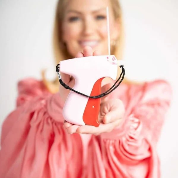 ThreadTidy™ – Jouw Snelle Oplossing voor Kleding in een Handomdraai