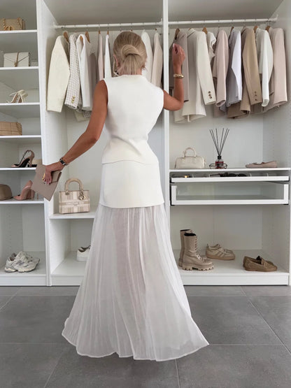VogueVista - V-hals Vest & Plooirok Set