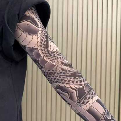 INKSLEEVE™ – De Ultieme Tattoo Arm Sleeve met Stijl én Bescherming | 1+2 GRATIS